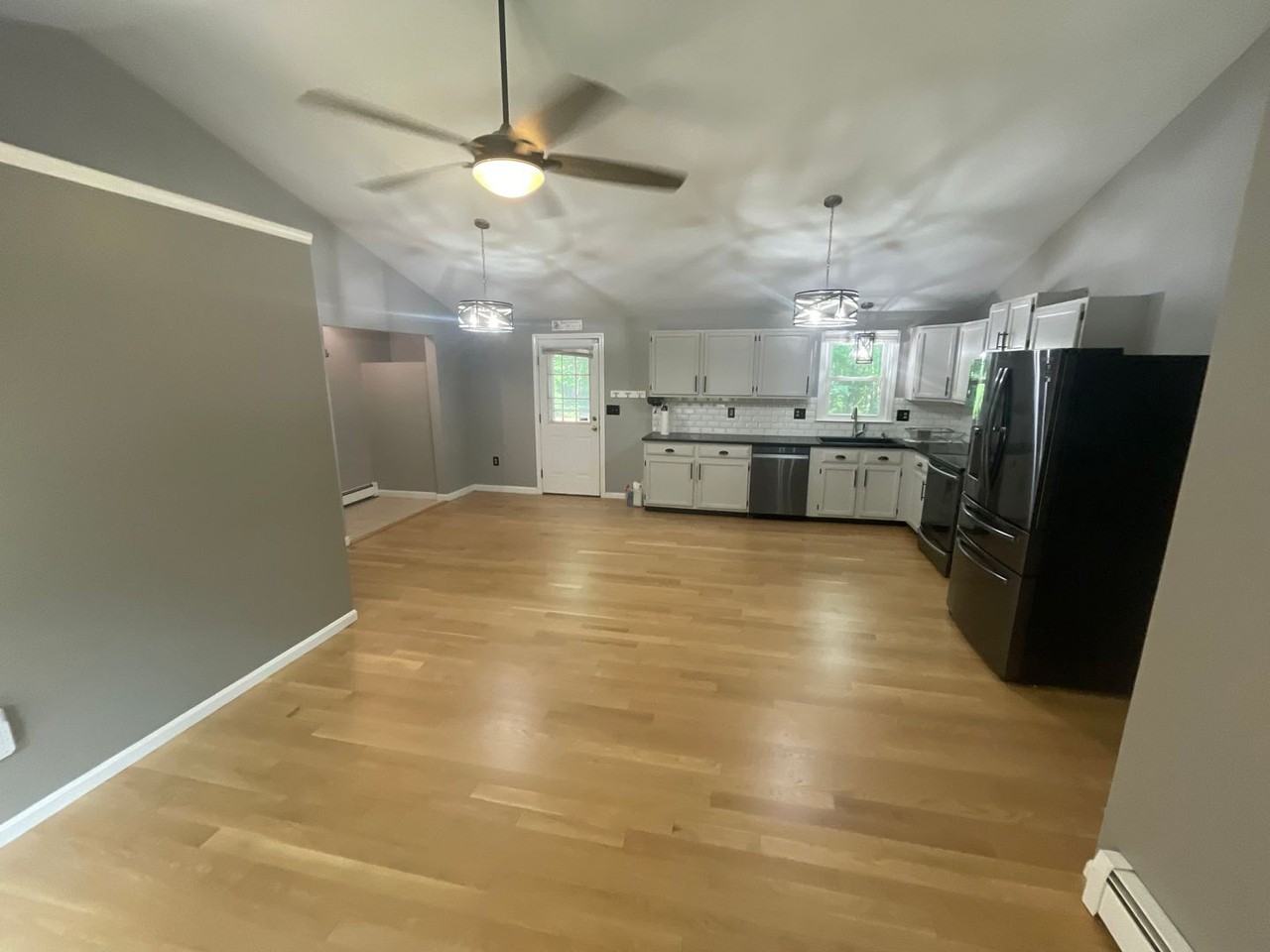 1005 Main St - Photo 3 of 27