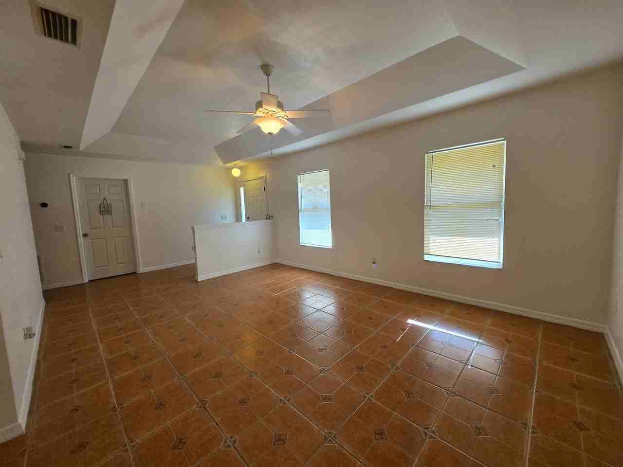 4686 Ne 15th Ter - Photo 3 of 24