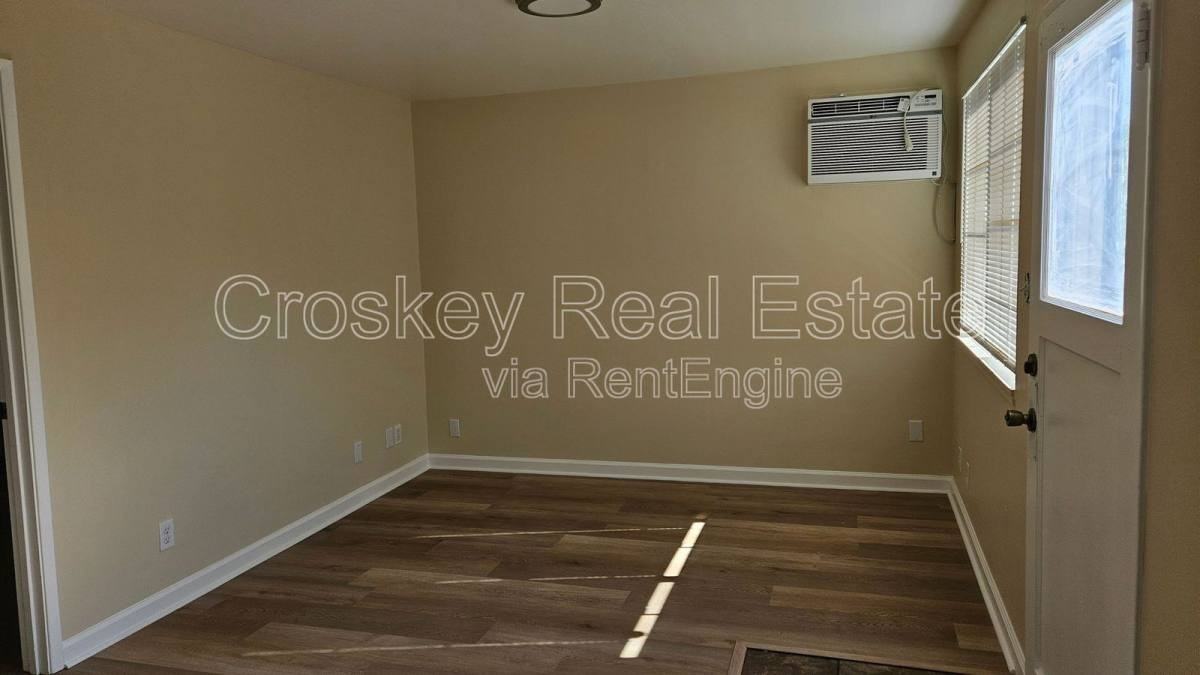 171 E 15th St - Photo 2 of 8