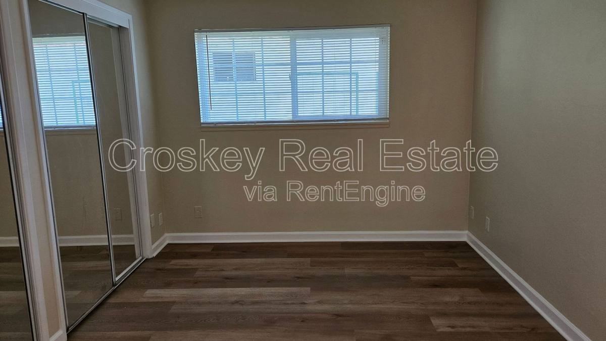 171 E 15th St - Photo 3 of 8