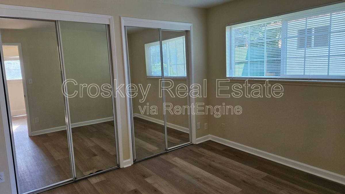 171 E 15th St - Photo 4 of 8