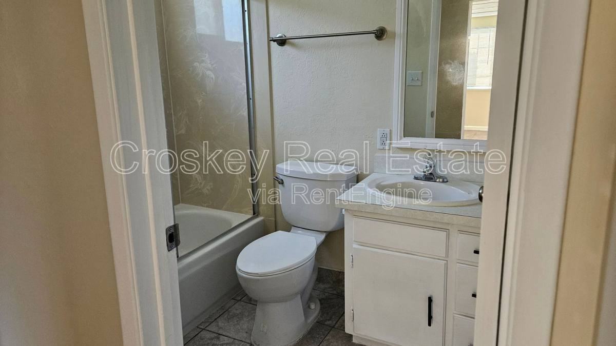 171 E 15th St - Photo 6 of 8