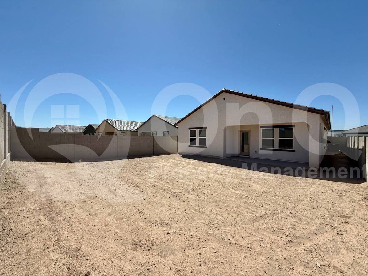 24182 W Hidalgo Ave - Photo 3 of 10