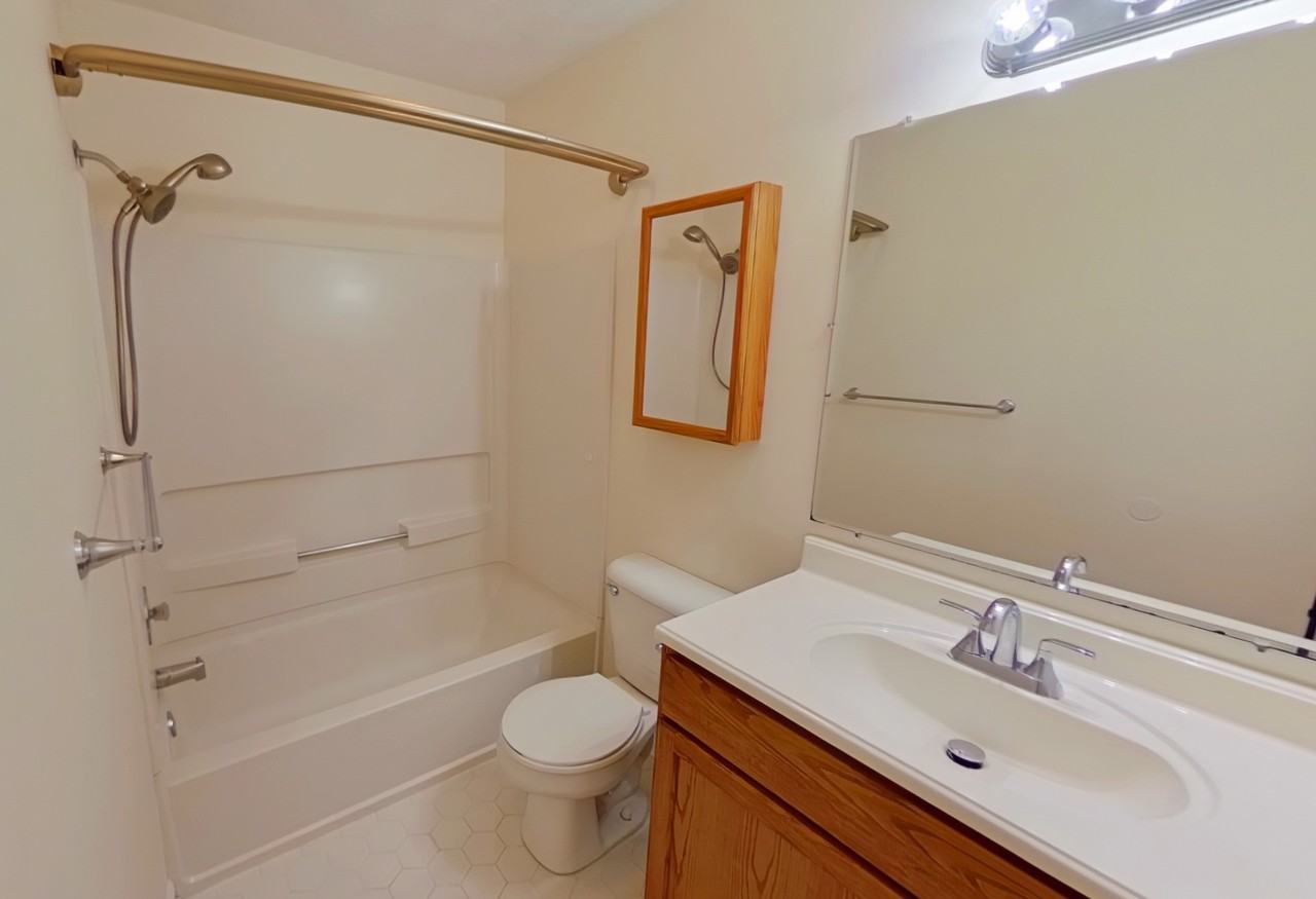 6741 Foxberry Rd - Photo 7 of 41