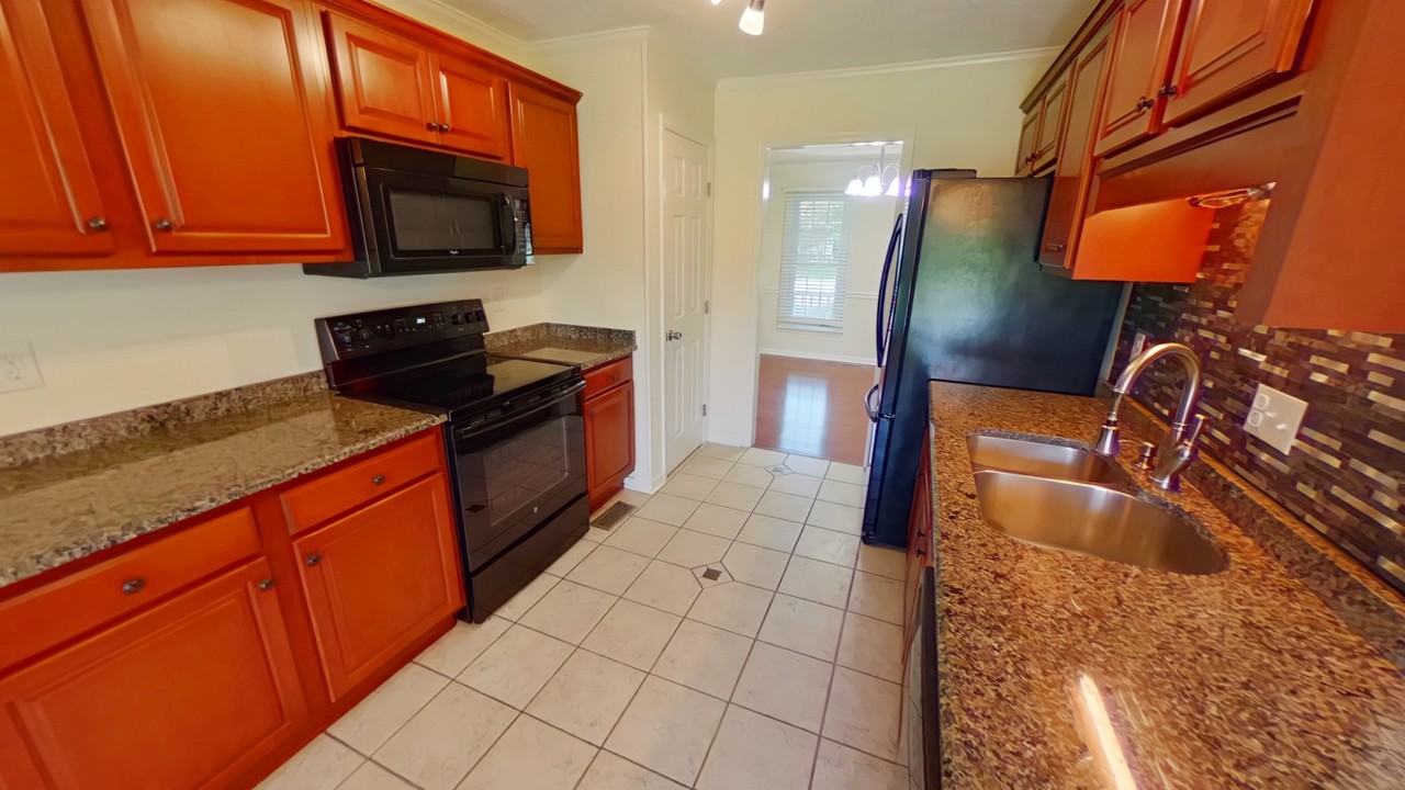 6741 Foxberry Rd - Photo 3 of 41