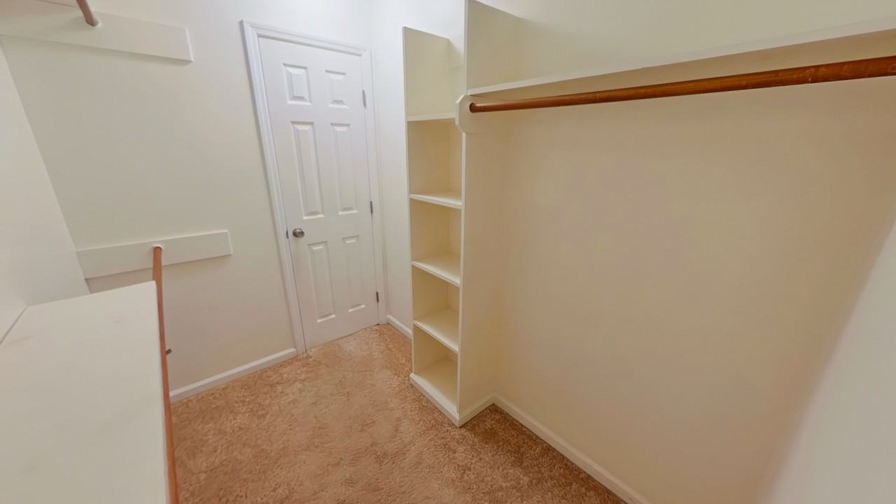 6741 Foxberry Rd - Photo 4 of 41