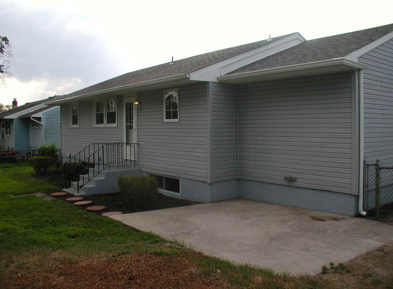 489 University Blvd - Photo 2 of 18