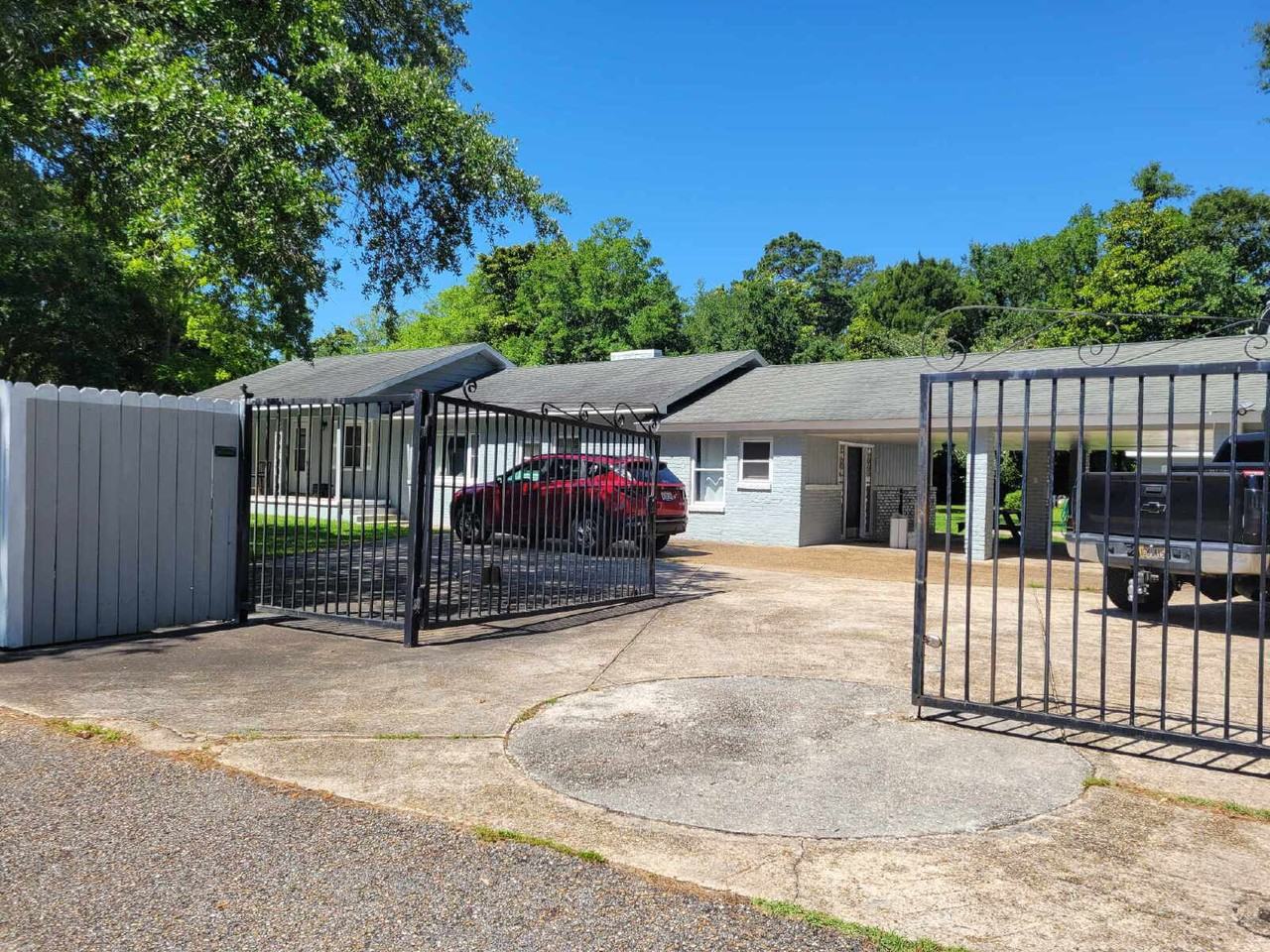 5809 Washington Ave - Photo 2 of 50