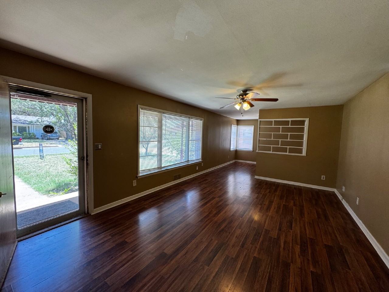 3808 23rd St - Photo 3 of 12