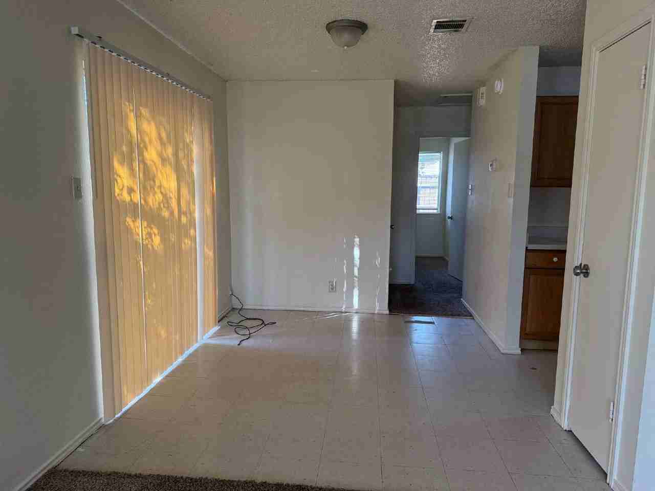 5219 Meadow Rise St - Photo 3 of 20
