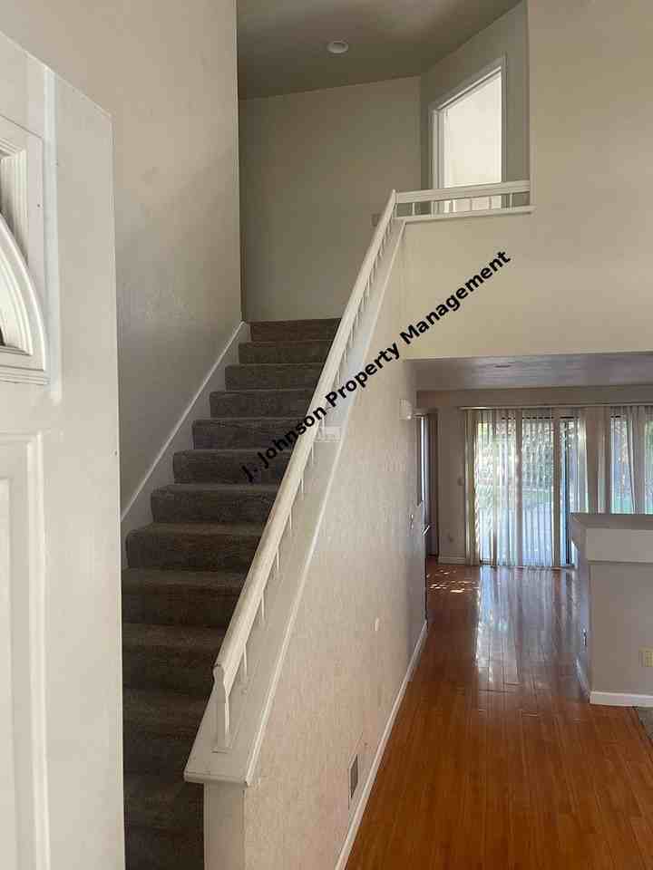 1630 Meadow Lark Ln - Photo 2 of 12