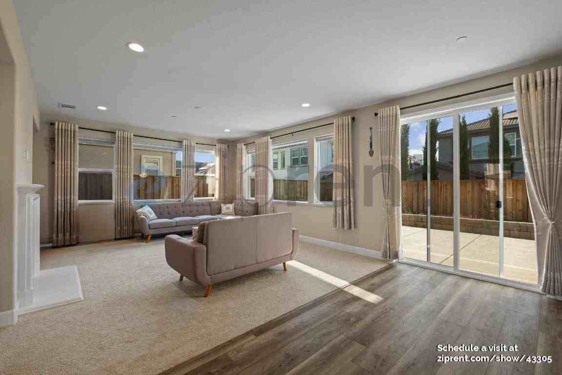 16 Riverwood Ct - Photo 7 of 32