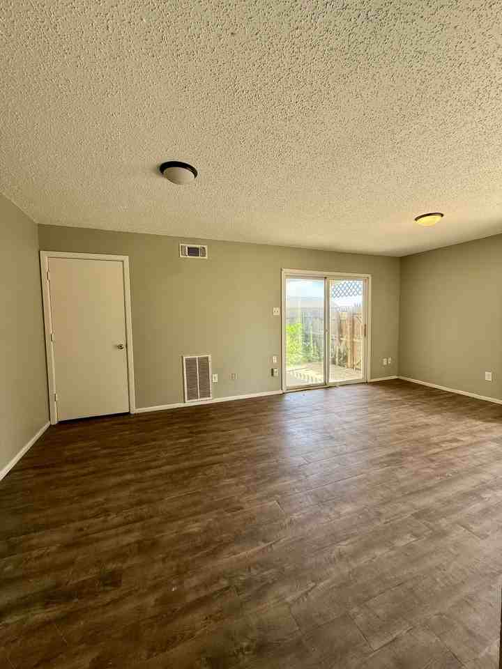 1505 Bradley Street #D - Photo 5 of 8