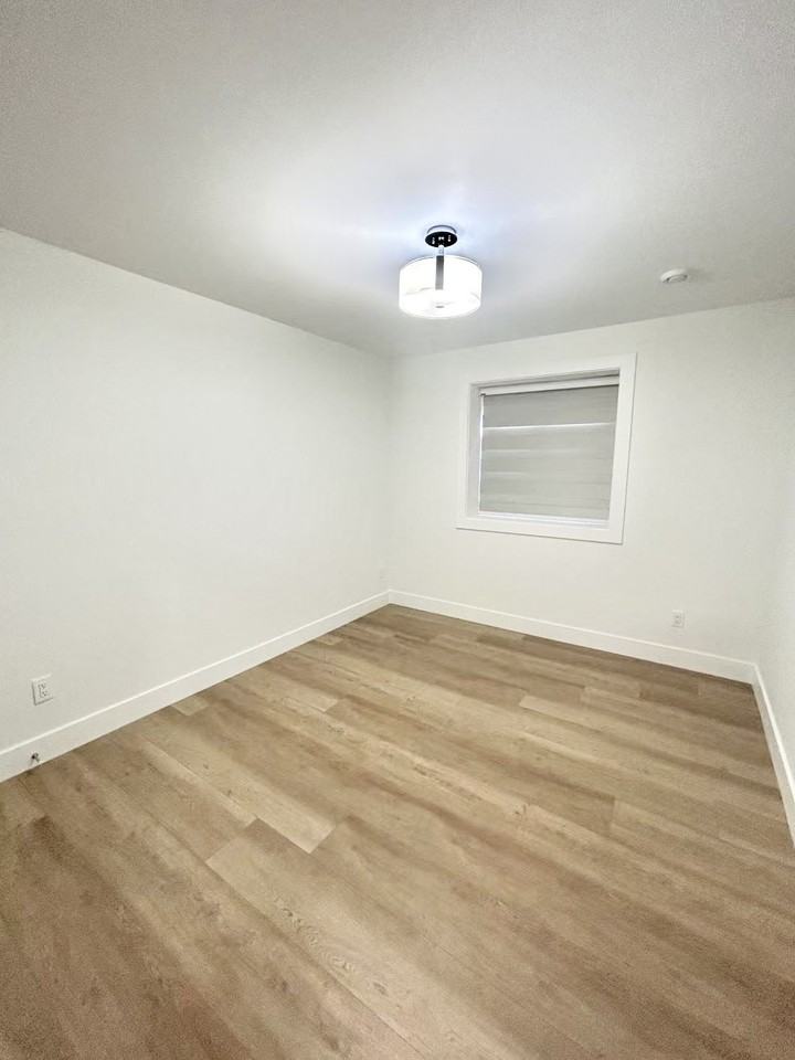 5232 6 Avenue - Photo 3 of 8