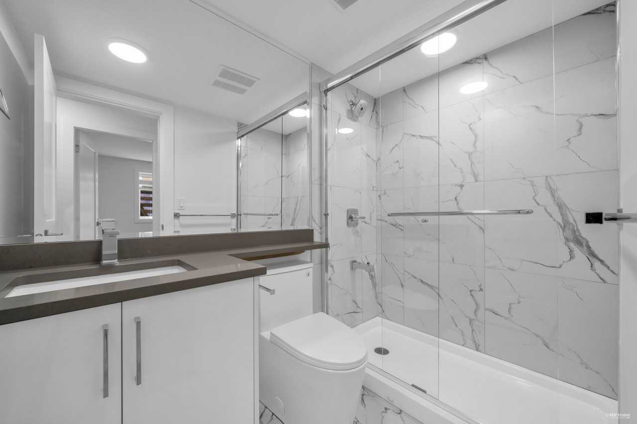 5232 6 Avenue - Photo 5 of 8