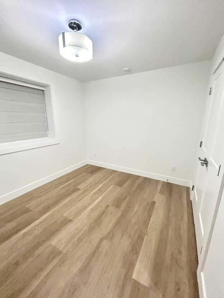 5232 6 Avenue - Photo 4 of 8