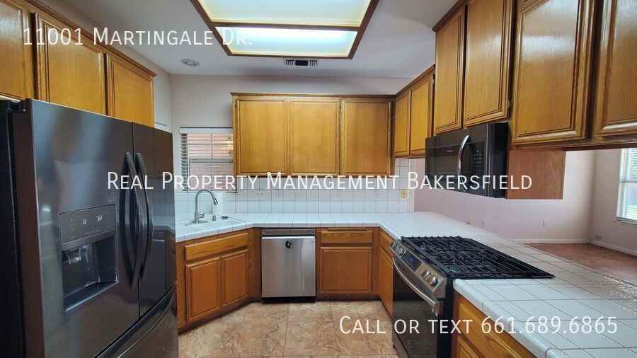 11001 Martingale Dr - Photo 2 of 11