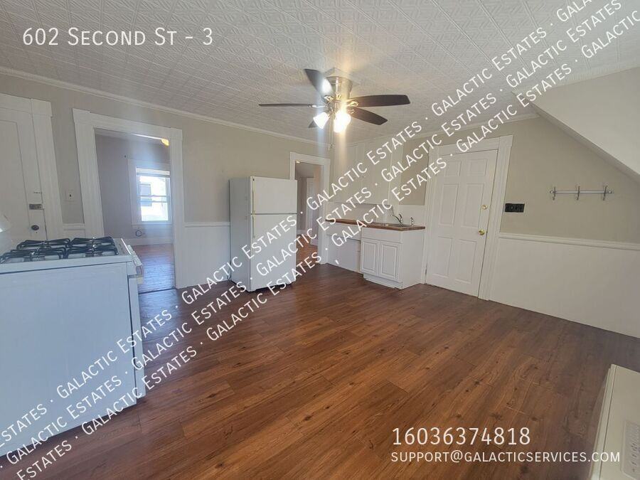 602 2nd St #3 - Photo 2 of 11