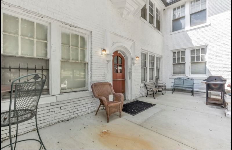 665 E Parkway S - Photo 2 of 20