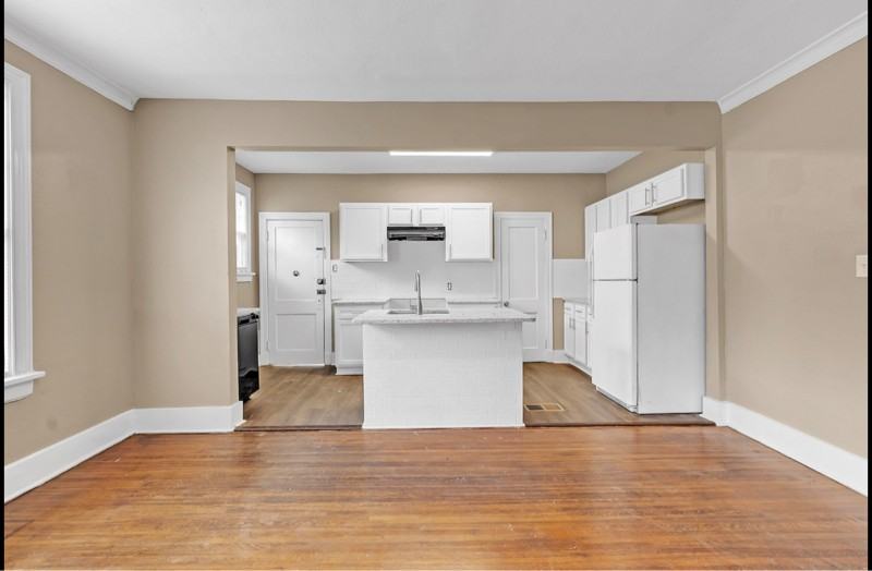 665 E Parkway S - Photo 3 of 20