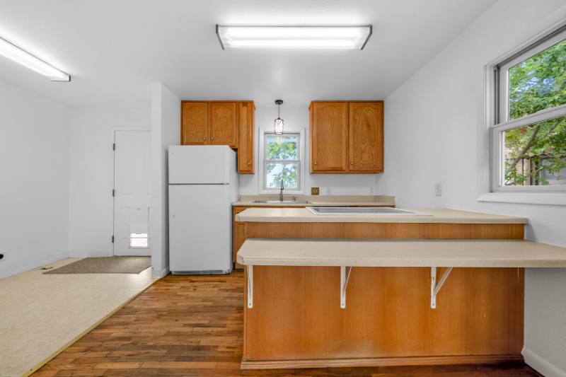 803 W 18th St - Photo 2 of 13