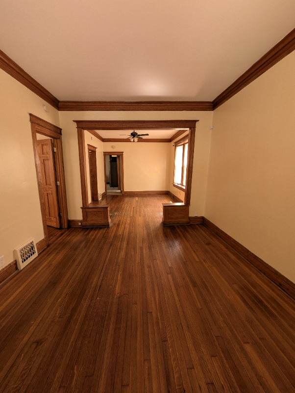 7633 S Langley Ave - Photo 2 of 10