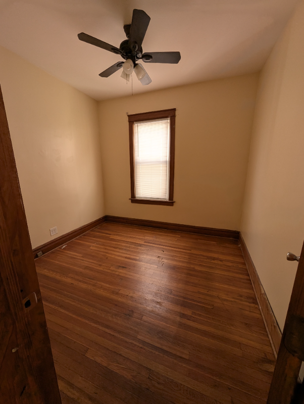 7633 S Langley Ave - Photo 3 of 10