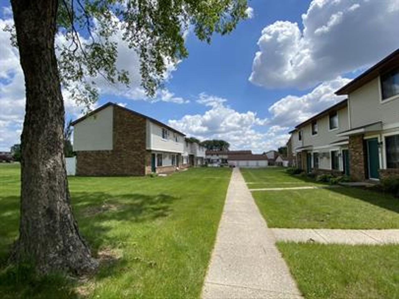 Country Club - Photo 2 of 25