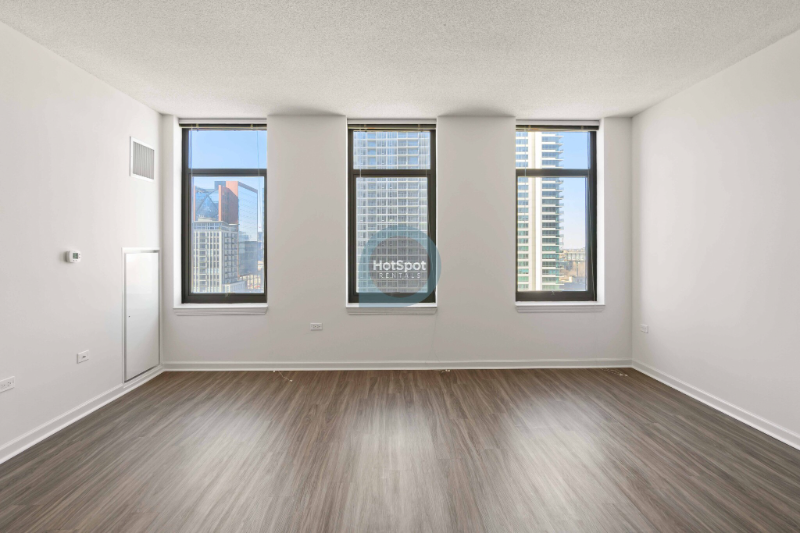 373 N Desplaines St - Photo 2 of 11