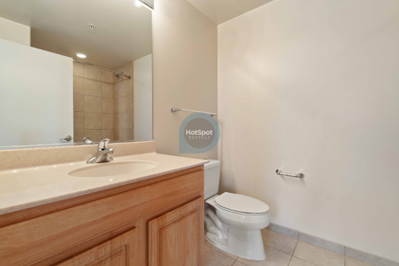 373 N Desplaines St - Photo 5 of 11