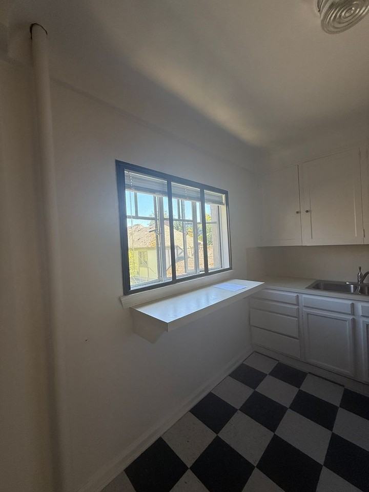 Benson Alexander Apartments - Photo 4 of 27