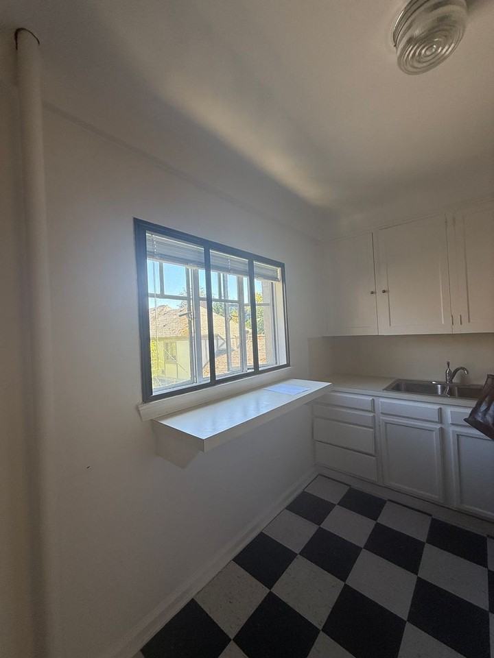 Benson Alexander Apartments - Photo 6 of 27