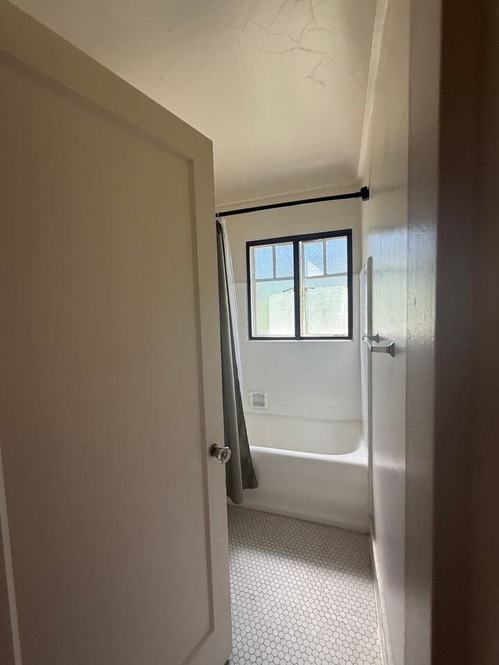 Benson Alexander Apartments - Photo 7 of 27