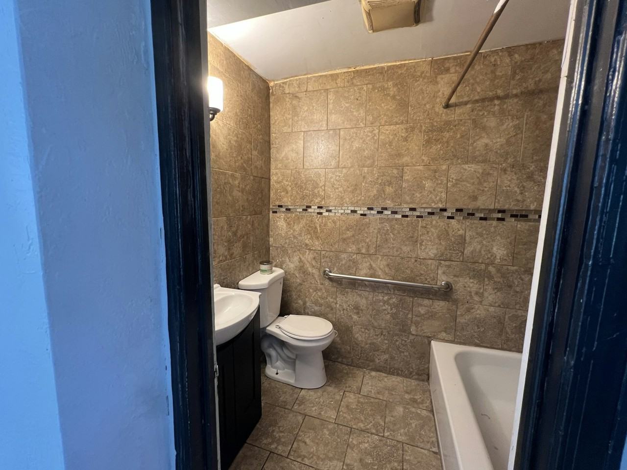 399 East Cliveden Street, Unit B - Photo 2 of 15