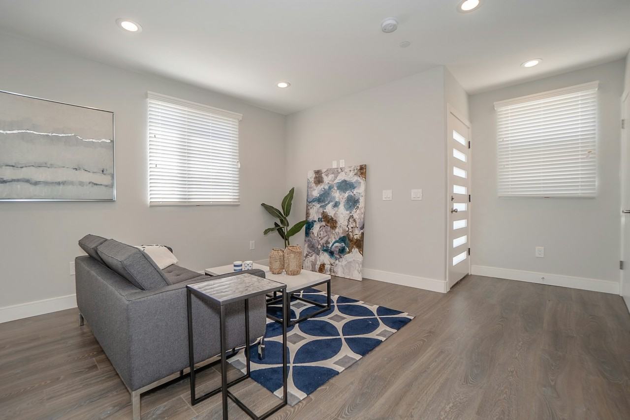 2631 South La Salle Avenue, Unit 2633 - Photo 3 of 24