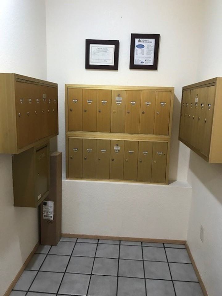 Seattle North Apartments - Photo 3 of 22