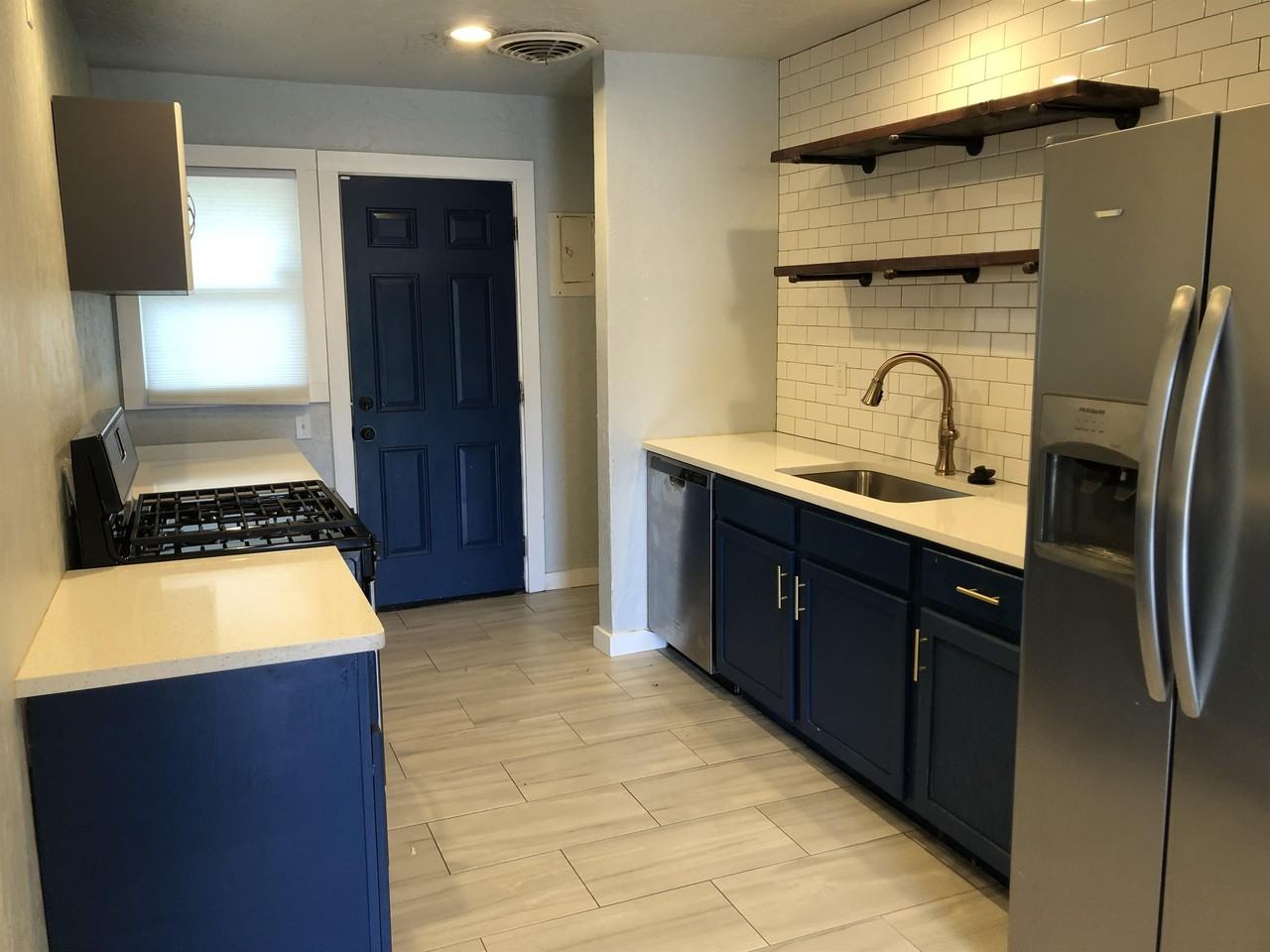 823 East Lindsey Street - Photo 2 of 6