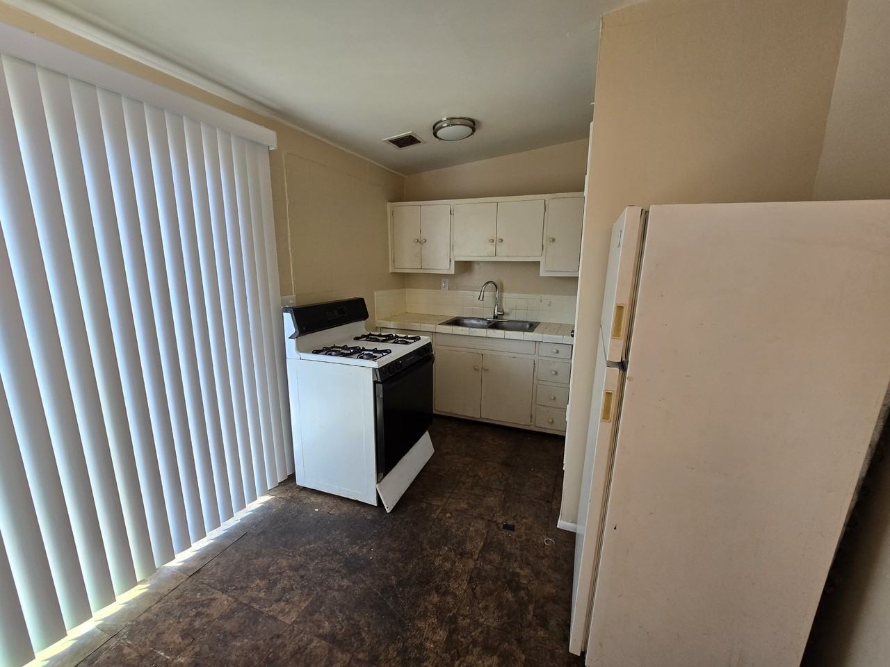 3423 East Flower Street - Photo 5 of 10