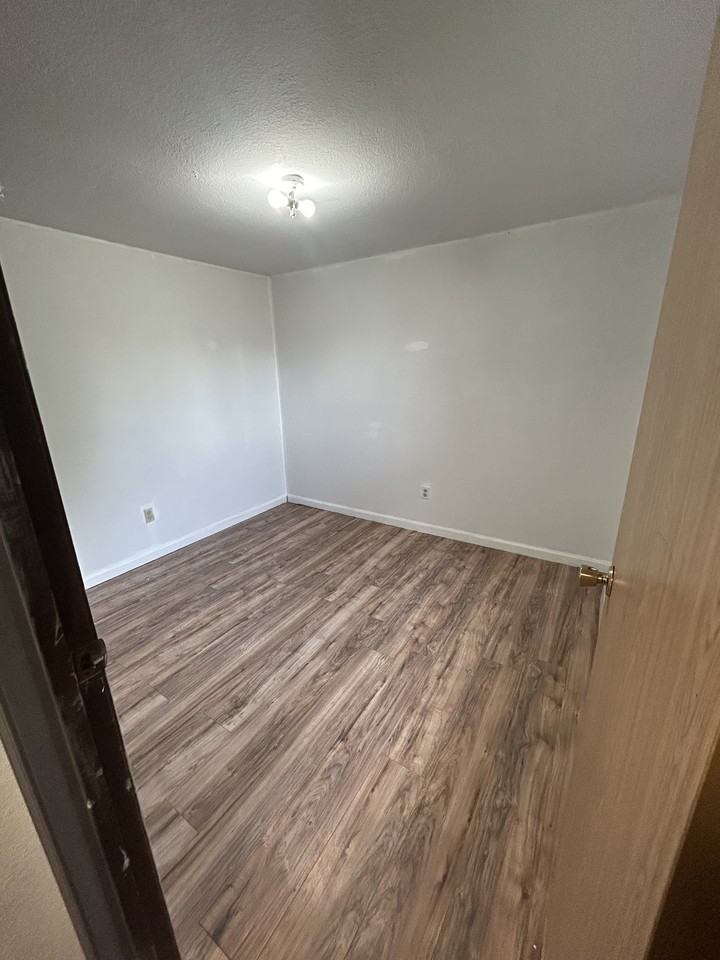 12005 East Woodstock Drive - Photo 6 of 10