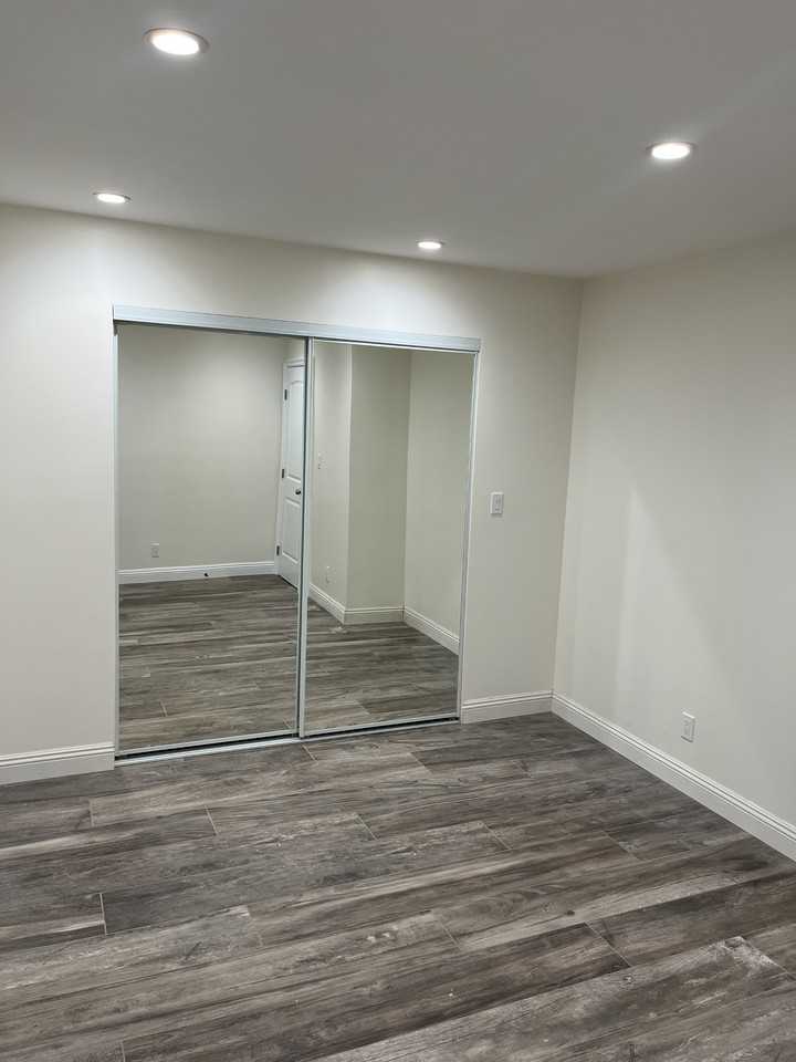 1361 East 42nd Place - Photo 4 of 10