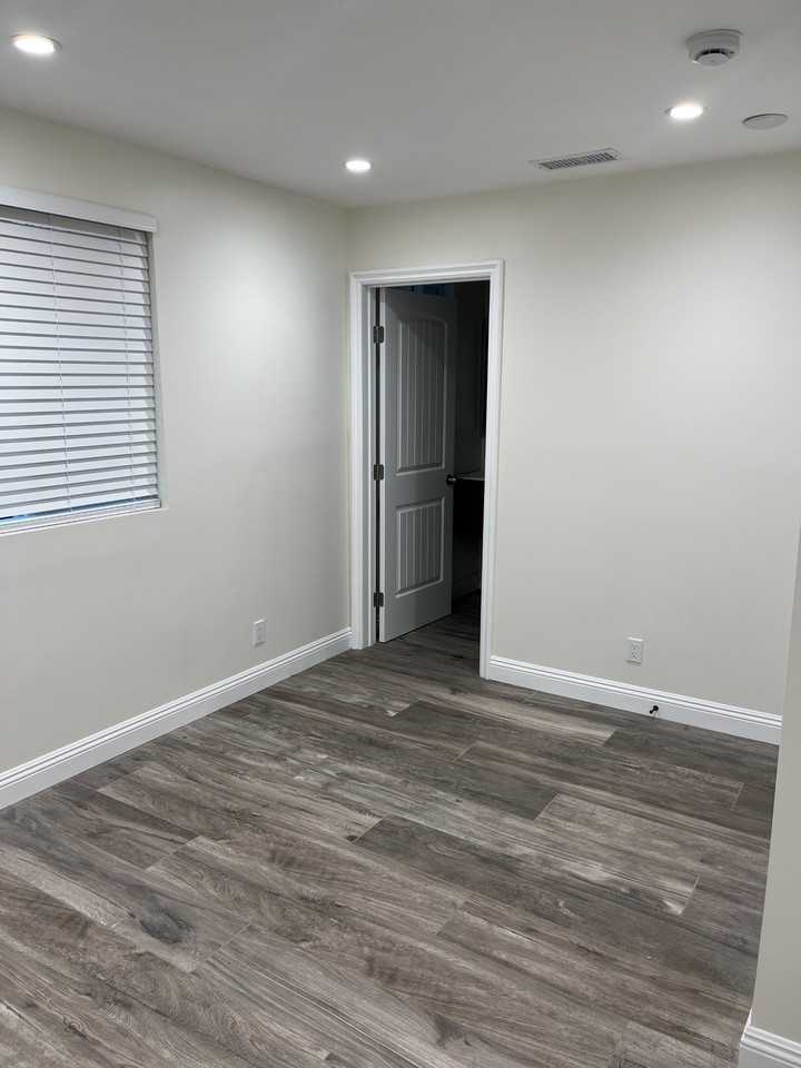 1361 East 42nd Place - Photo 5 of 10