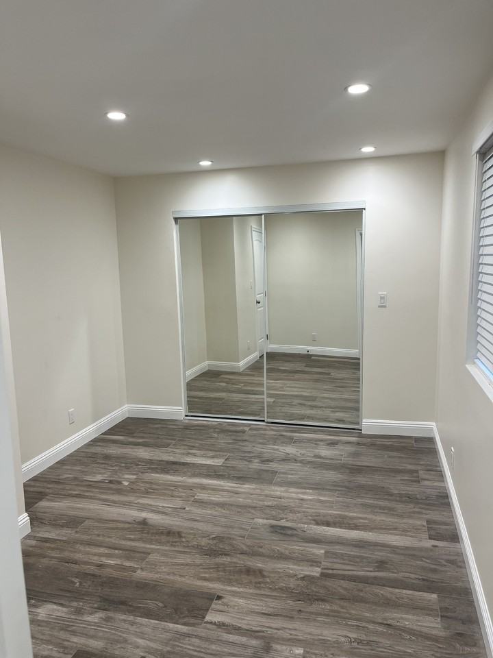 1361 East 42nd Place - Photo 6 of 10