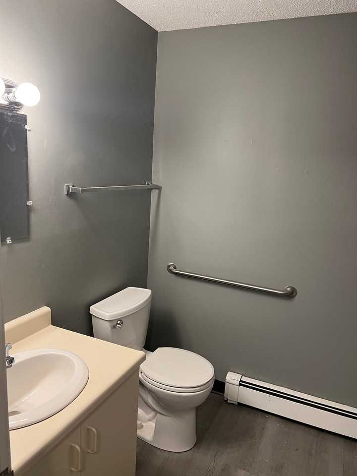 Steven's Manor - Photo 4 of 10