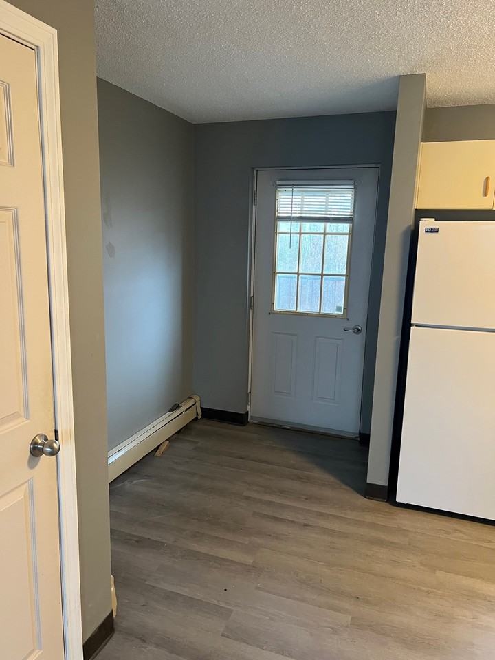 Steven's Manor - Photo 5 of 10