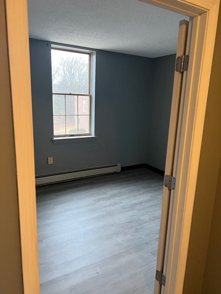 Steven's Manor - Photo 7 of 10