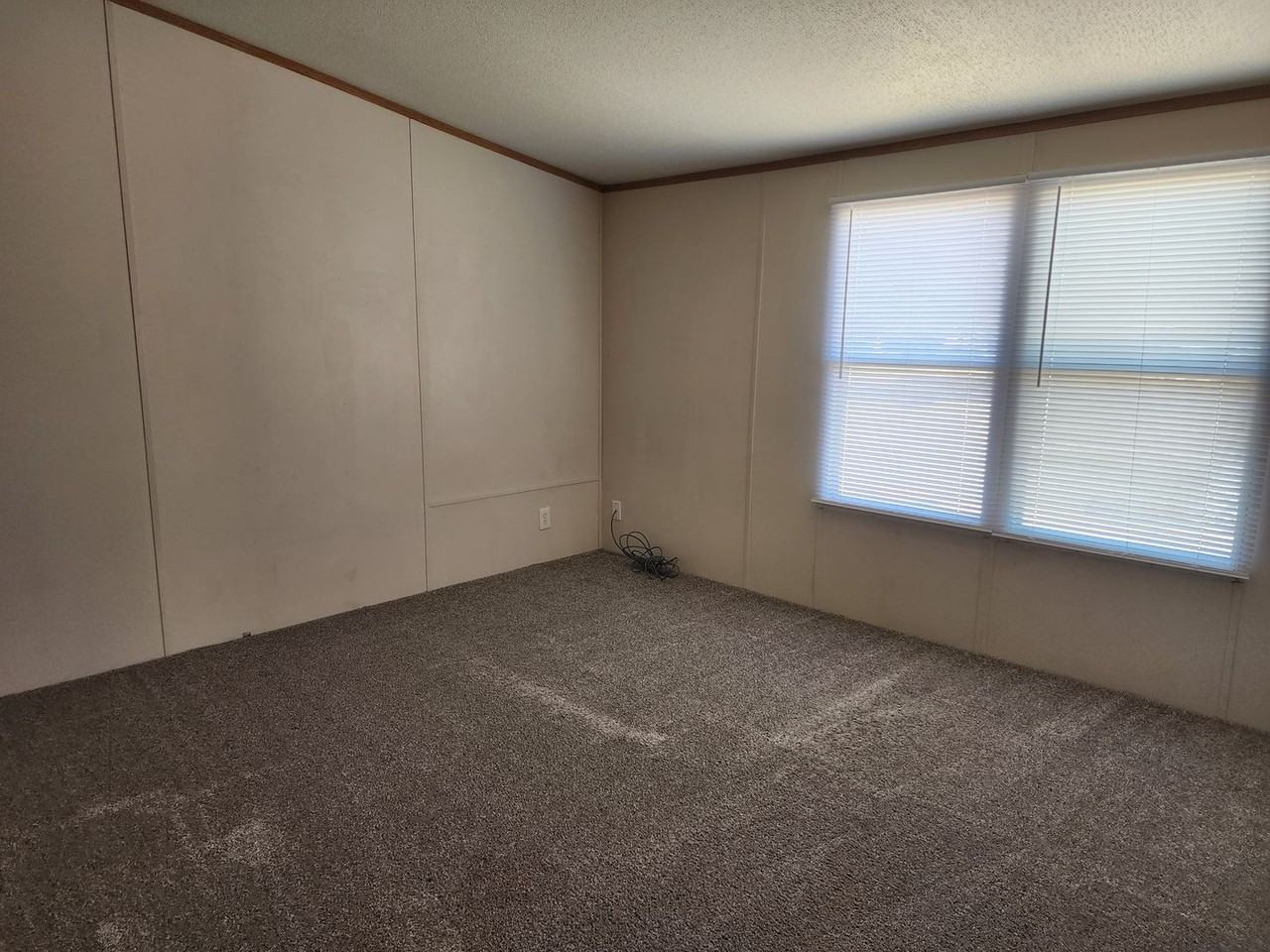 620 S Avenue B - Photo 4 of 23