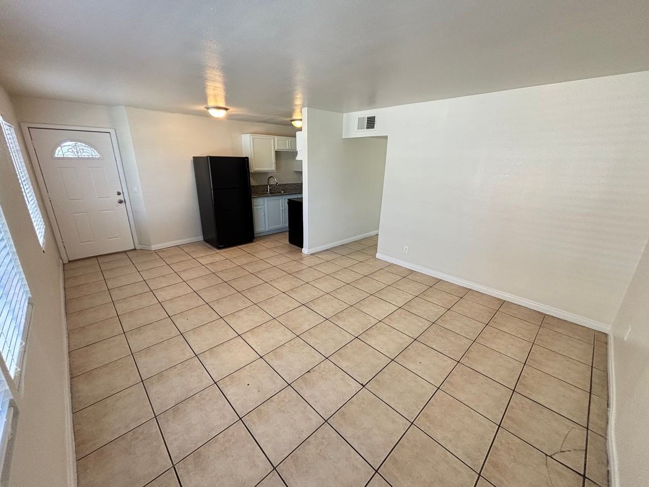 1420 Putnam Ave #4 - Photo 6 of 25