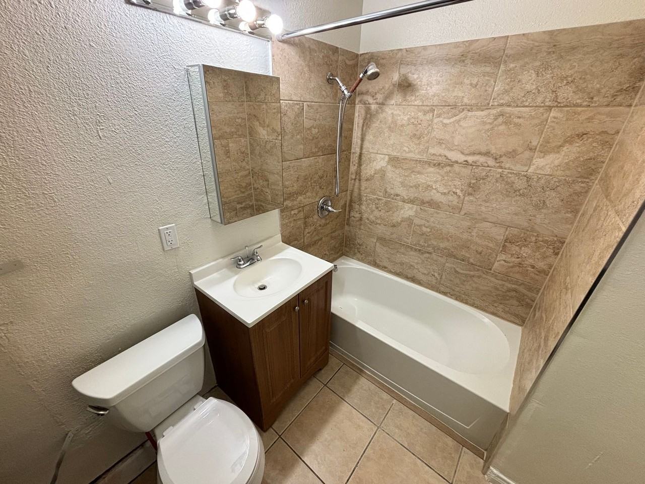 1420 Putnam Ave #4 - Photo 3 of 25