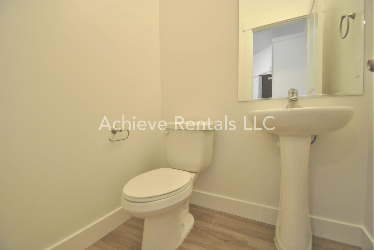 208 W 3175 S - Photo 6 of 14