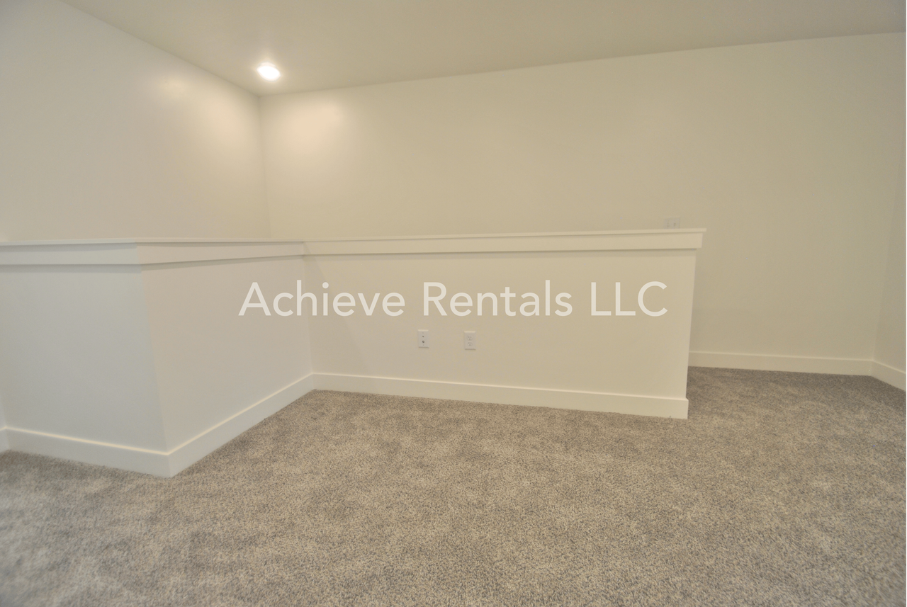 208 W 3175 S - Photo 7 of 14